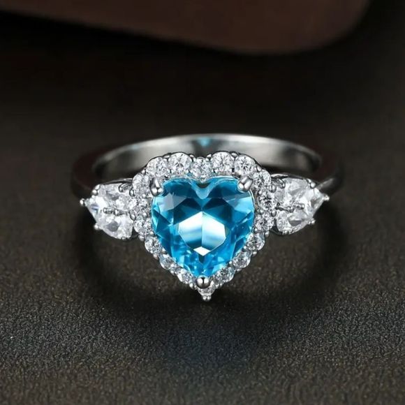 ✨️ Delicate Heart-Shaped Blue Zircon Ring - Picture 1 of 4